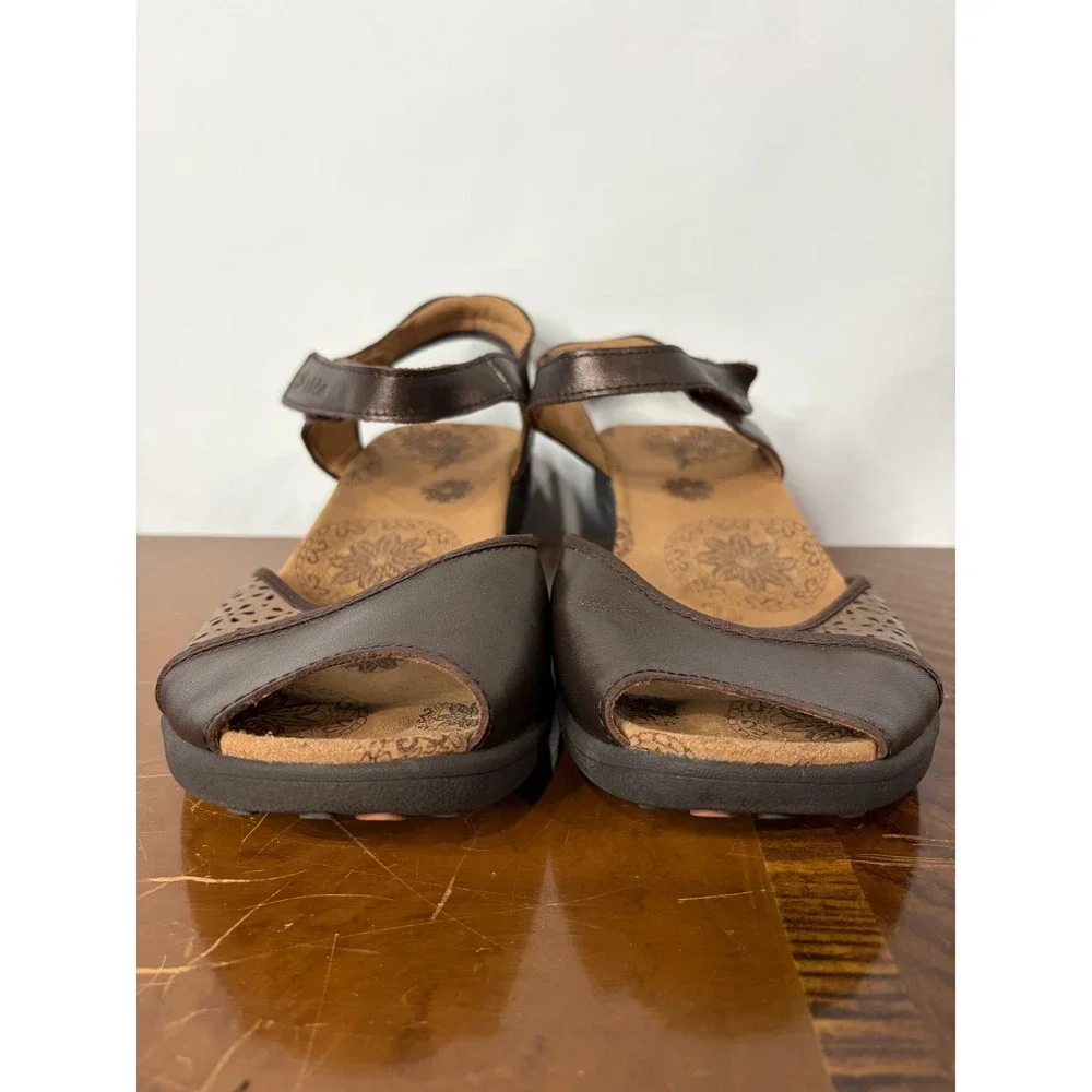 Taos Womens Brown Bronze Leather Wedge Sandals Peep Toe Adjustable Strap Size 10